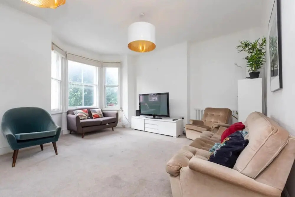 Spacious 5 Bedroom Home in Camden