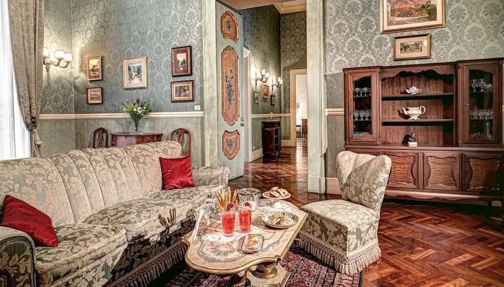 Lady Mary's Tribunali Luxury Suite