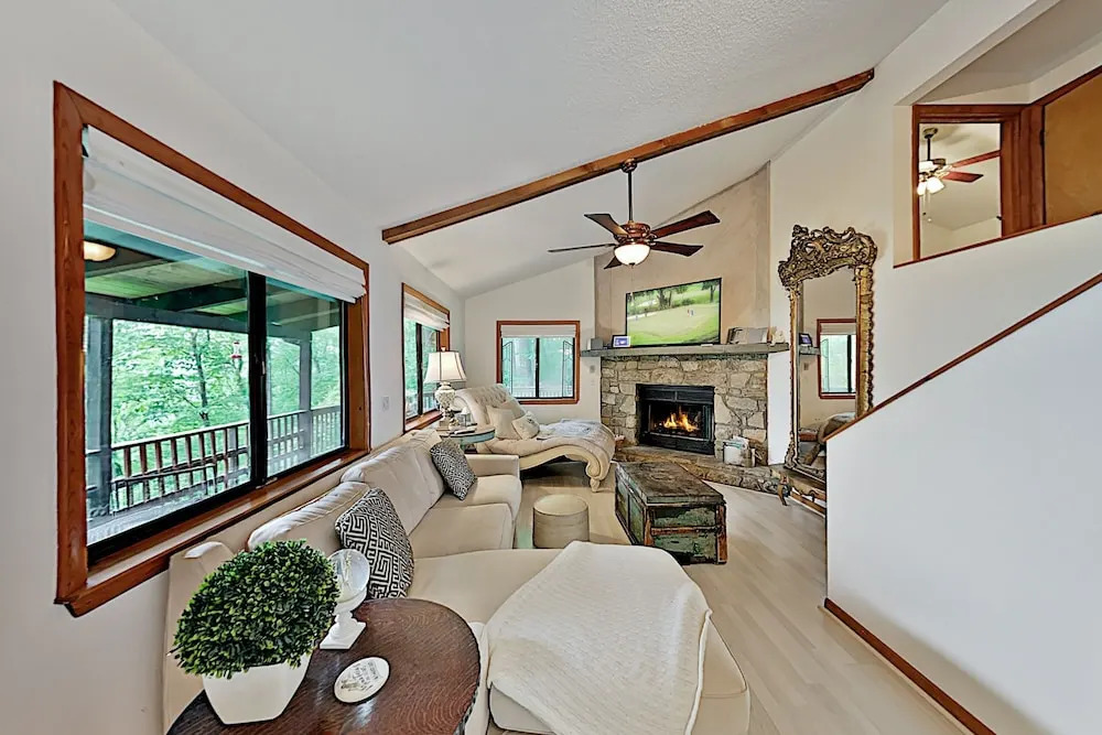 The "hawks Nest" Offers The Best Views In The Valley 2 Bedroom Home