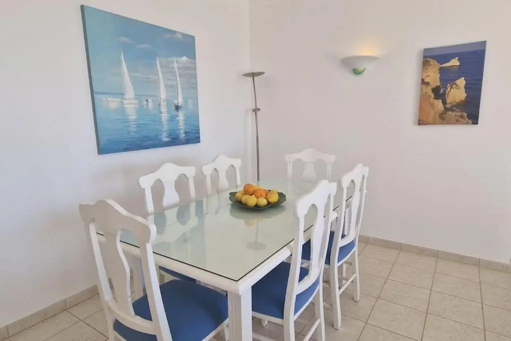 Spacious 3 bedroom apartment with seaview