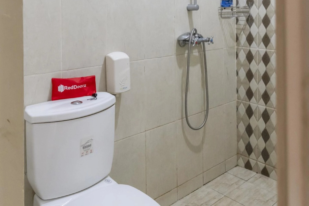 RedDoorz Plus near Tambun Station