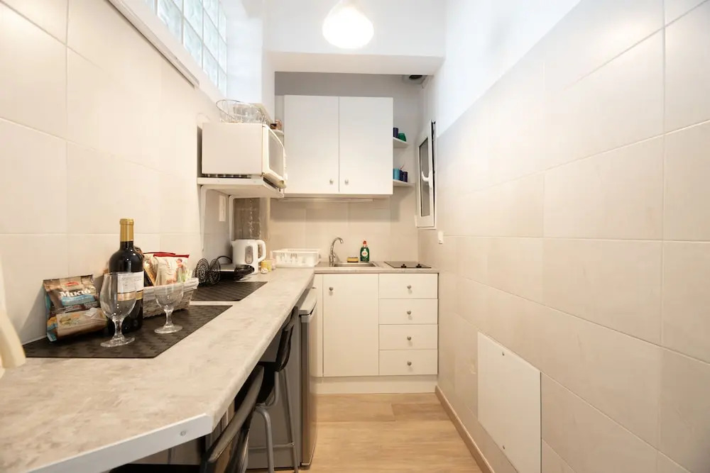 Renovated 3rd Floor Appartment