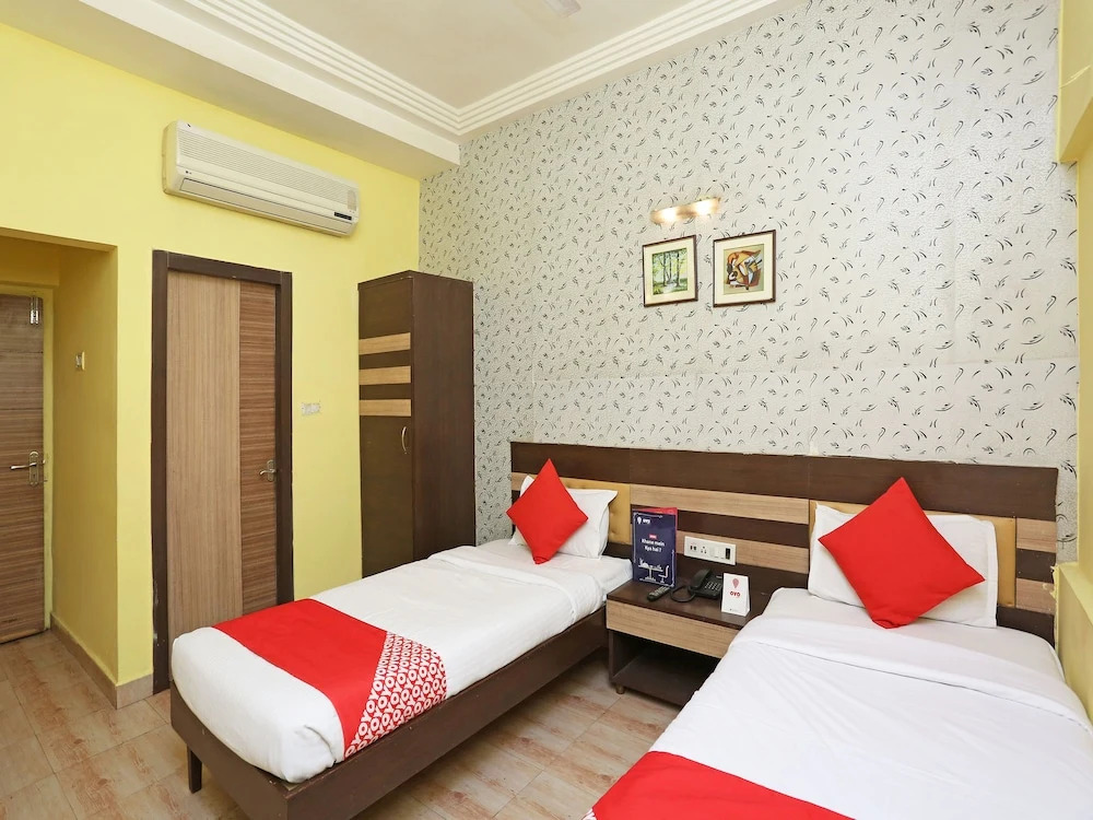 OYO 4939 Hotel Highway Inn