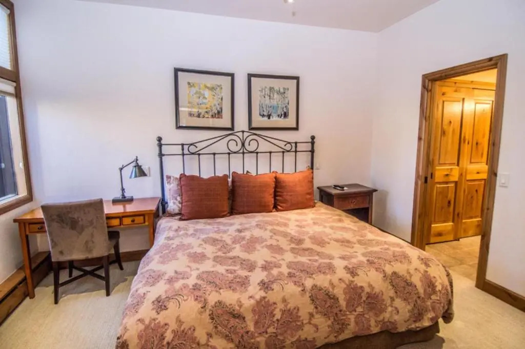 Fifth Avenue Unit 202
