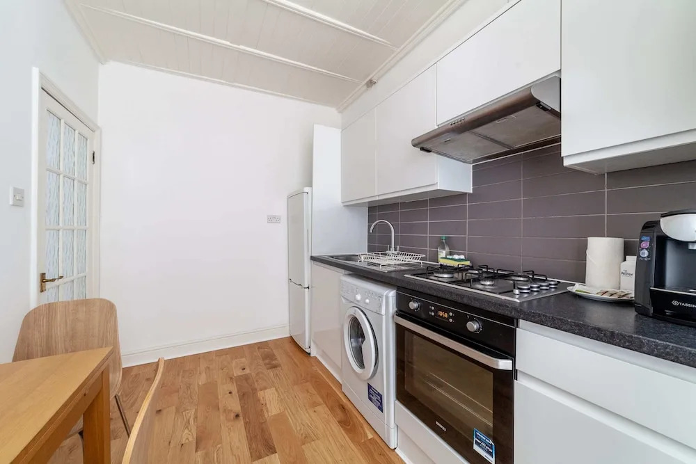 Period Victorian Abode In Idyllic Kings Cross