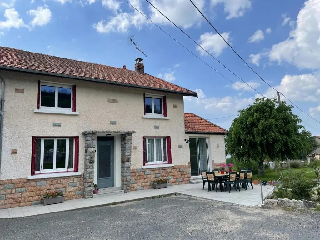 Gîte Chez Mamie avec jardin et terrasse, proche Vichy - FR-1-489-332