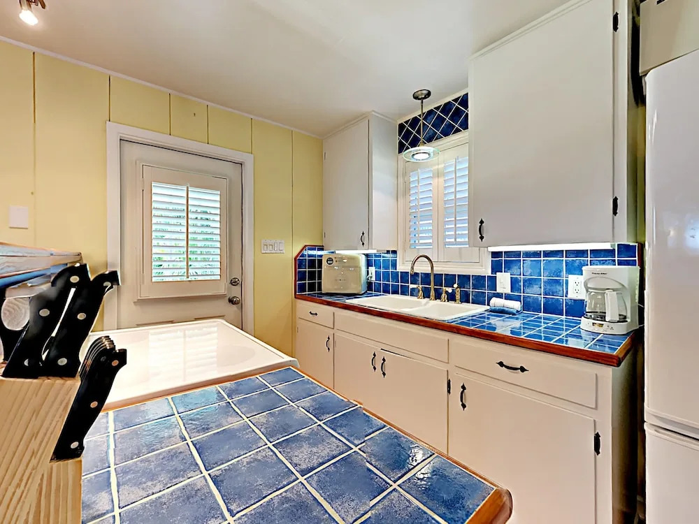 Breezy Cottage - One Bedroom Home