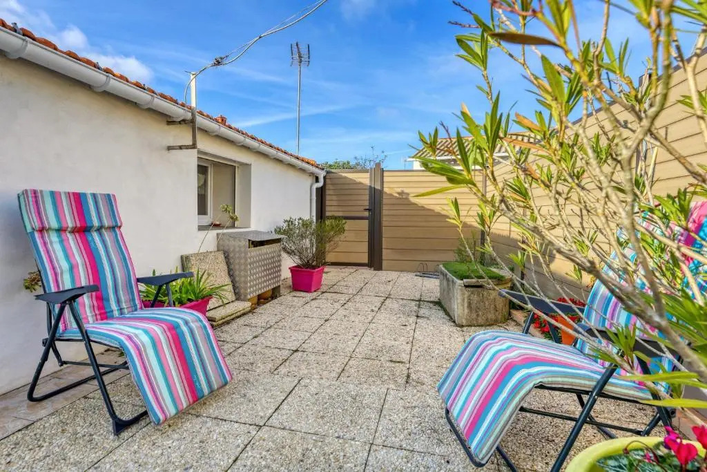 House With 2 Bedrooms In Lepine With Enclosed Garden 700 M From The Beach