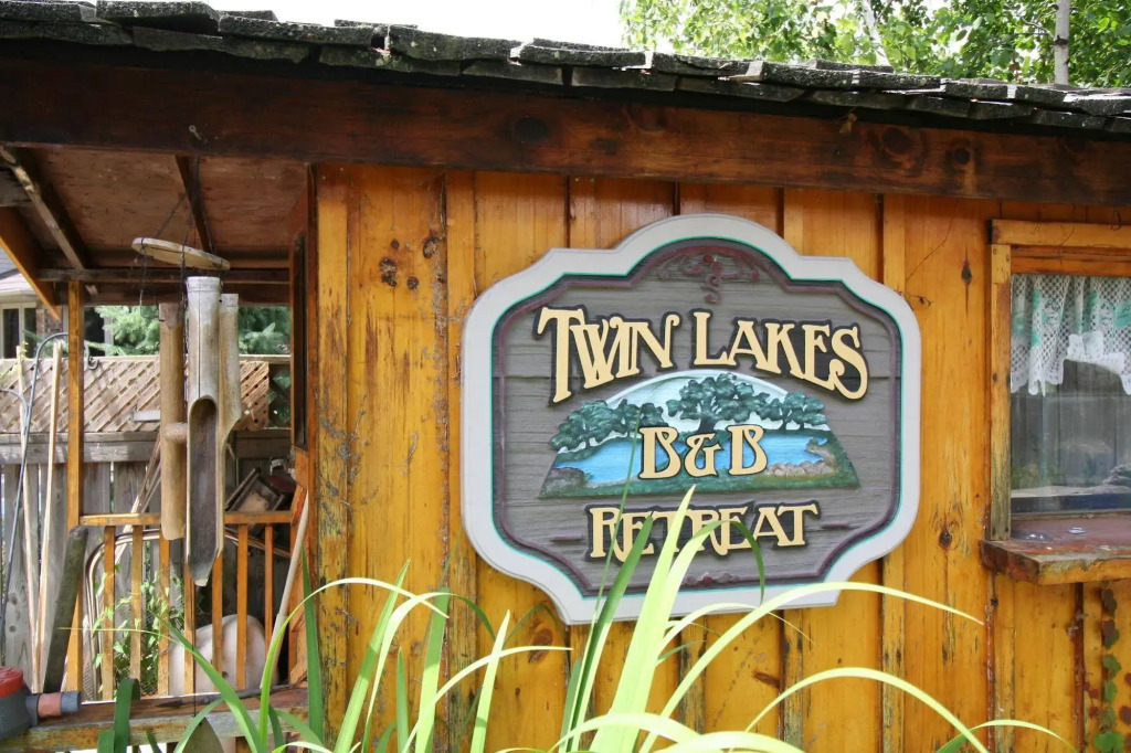 Twin Lakes Retreat Bed and Breakfast