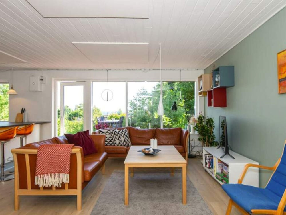 5 Star Holiday Home in Ronde
