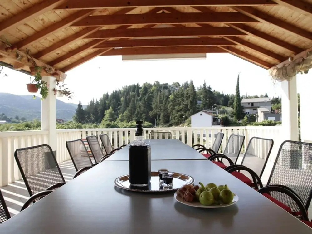 Villa with with 5 apartments in Peracko Blato