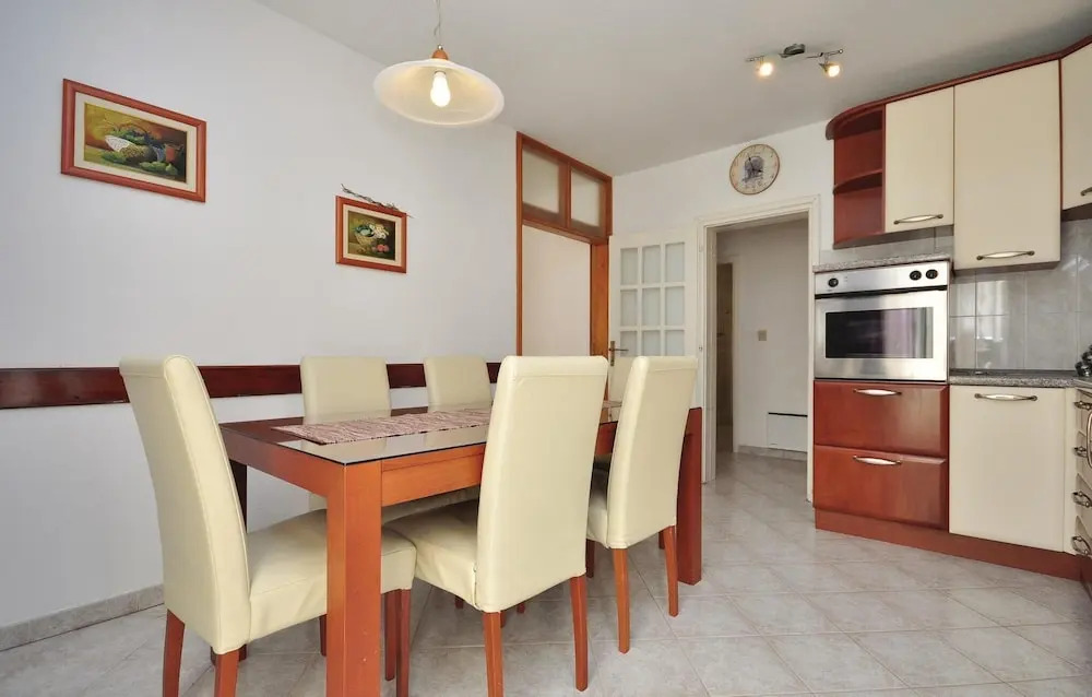 Amazing Apartment in Pucisca With 3 Bedrooms and Wifi