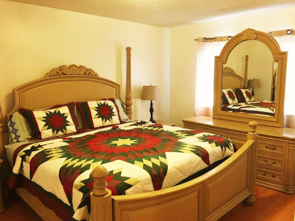 Fully Furnished Apartment in Glendale