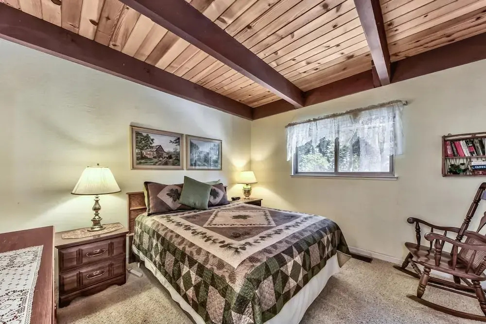 1207s Cabin In The Pines 3 Bedroom Chalet by RedAwning