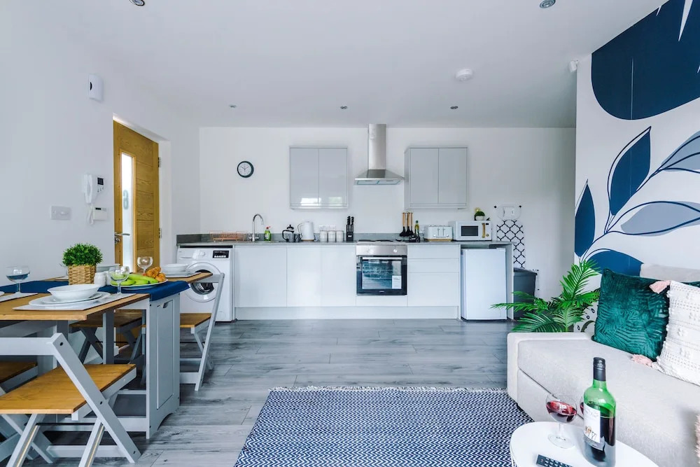 Formby Village Apartments By Greenstay Serviced Accommodation - Perfect For SHORT & LONG STAYS - Couples, Friends, Families & Business Travellers All Welcome - Dog Friendly - 7