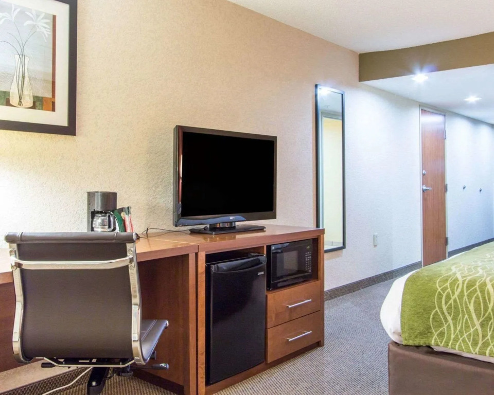 Comfort Inn & Suites Charleston Airport Convention Center