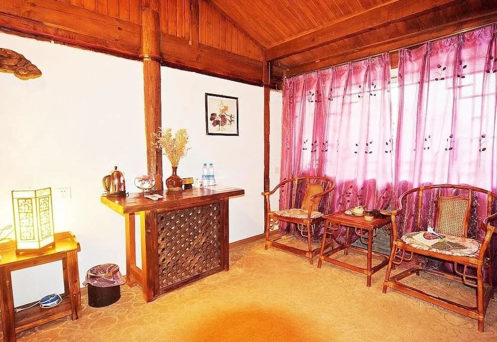 Lijiang Caicaijia Inn