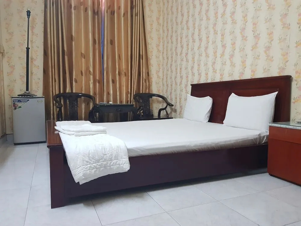 Oyo 682 Long Son Hotel