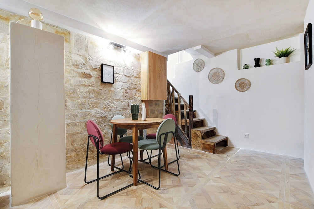 Charming Appt- 4p/1br- in the Heart of the Marais