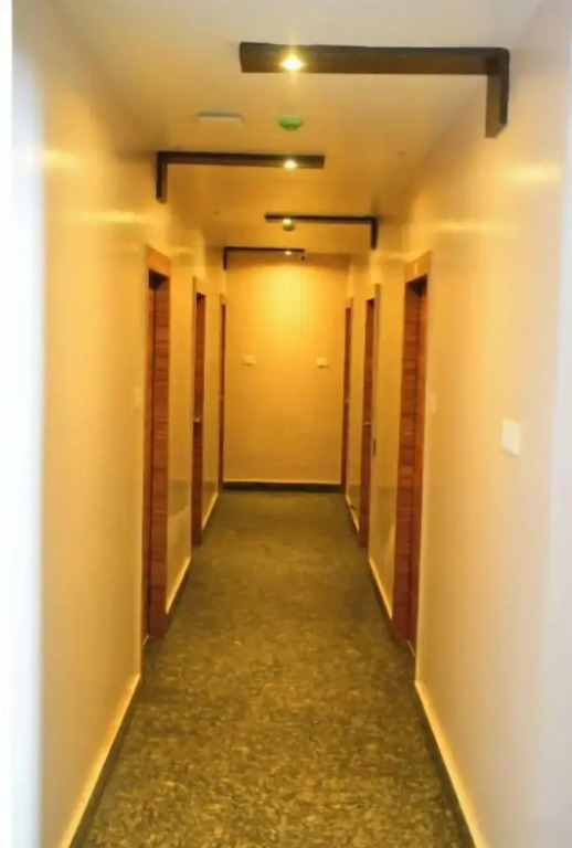 DhamStay Hotel Home Town Near Temple