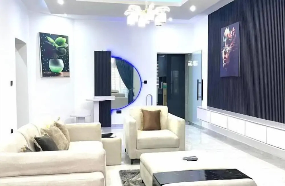 Geoworld Apartments & Suites