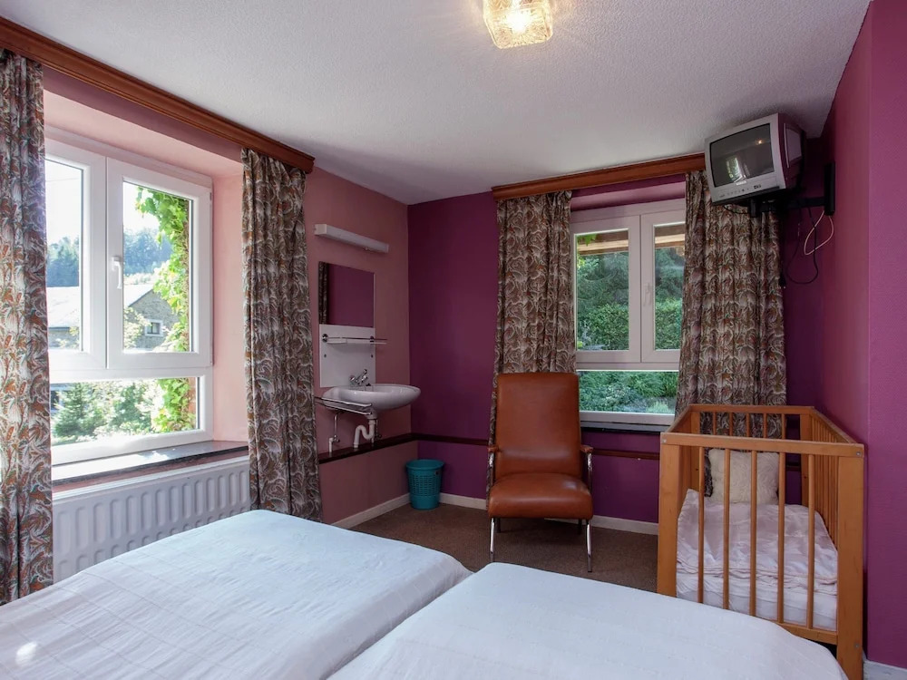 House in Natural Area Ideal for Families with Games Room, Sauna, Hot Tub