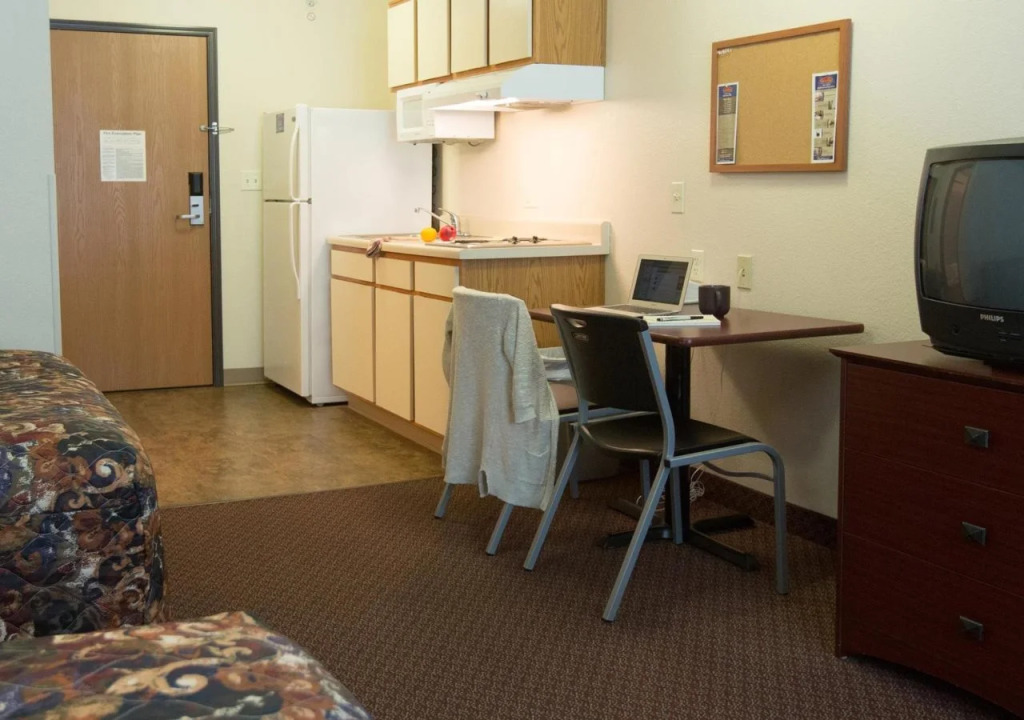 WoodSpring Suites Kansas City Mission