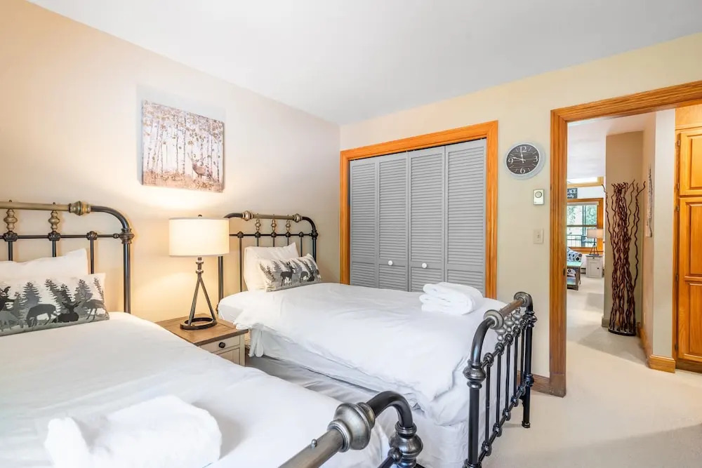 Cimarron Lodge 14 by Avantstay Ski-in/ski-out Property in Complex w/ Two Hot Tubs! Permit#3601