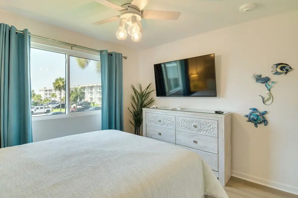 Walk to Beach! Gulf Shores Escape w/ Indoor Pool