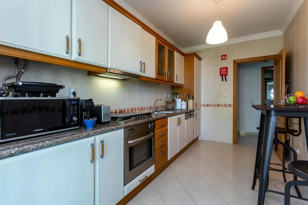 Premium T1 Apartment, Spacious, 3 min driving distance from the beach