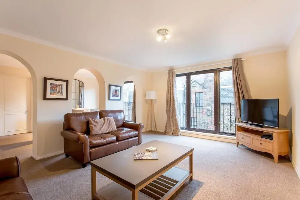 Historic City Centre Apt with Free Secure Parking