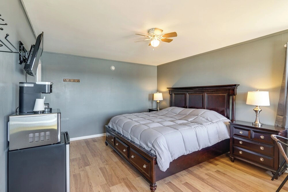 Unit 7: Bagnell Strip Adventure Hub, Patio & Views