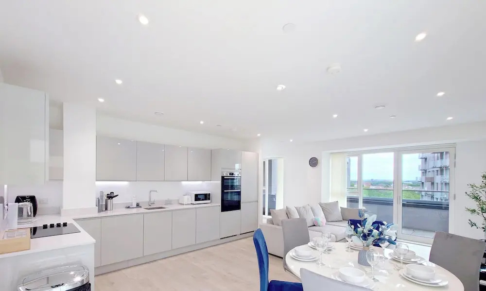 Deluxe Serviced Three Bedroom Apartment