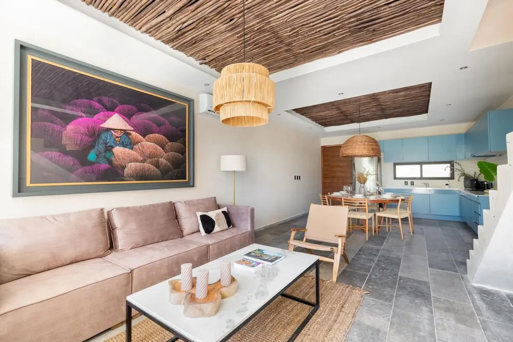 Stylish 2 Level 3 BR Penthouse Stunning Design Private Pool Sun Deck Best Wifi