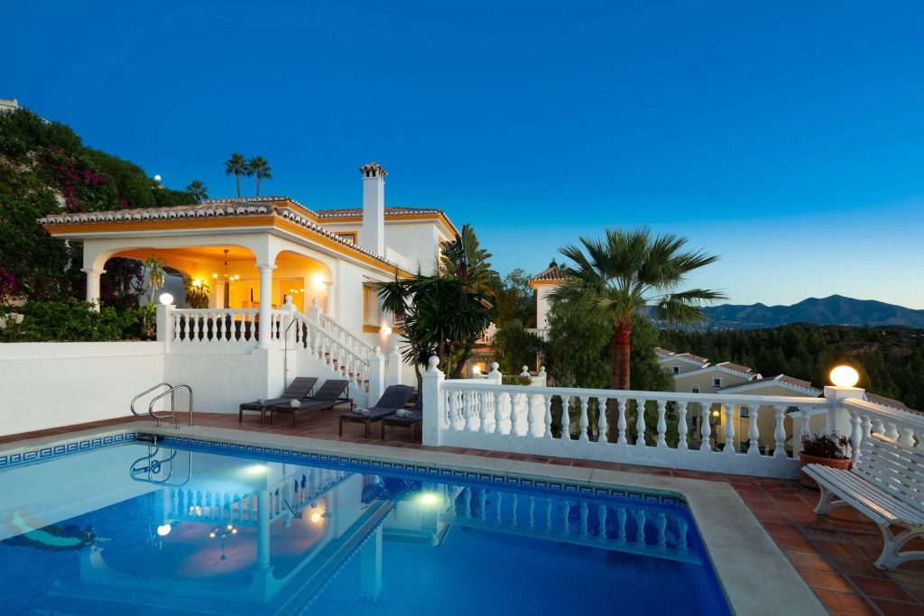 Large Family Villa 500m From Beach with Stunning Views
