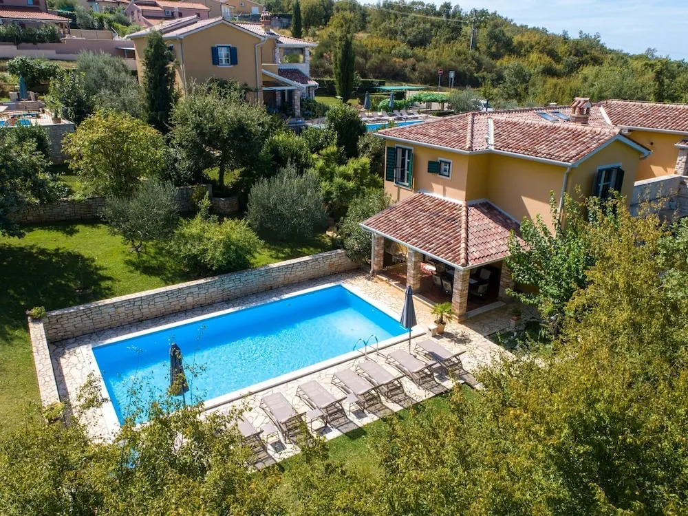 Comfortable Villa Next To a Forest with Private Pool, Porec And Beach at 10 Km