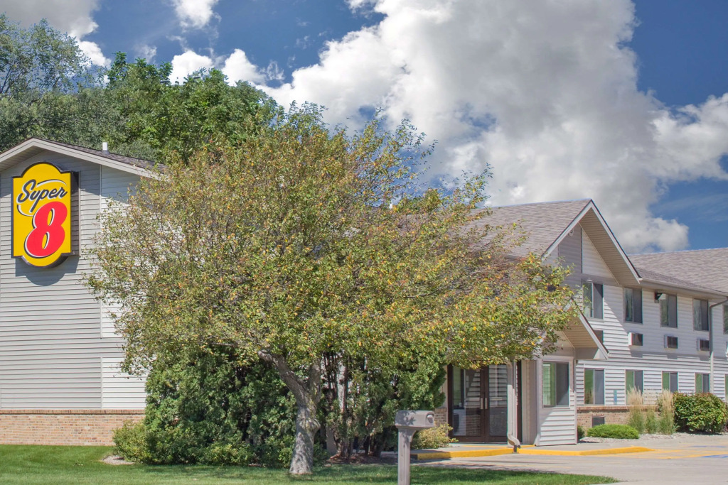 Super 8 by Wyndham Independence IA