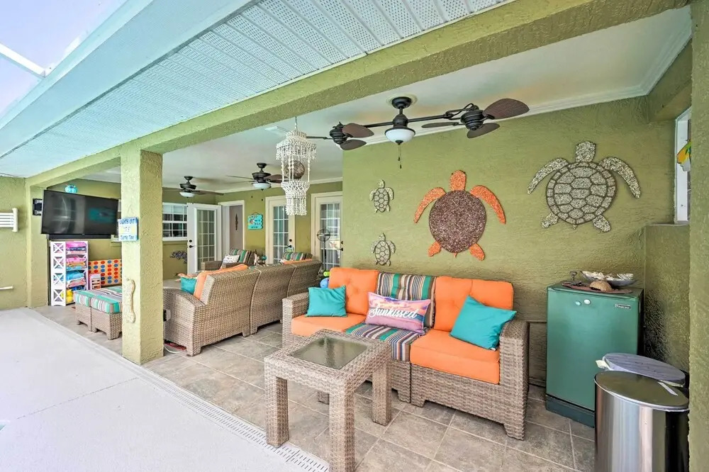 1 Mi to Dtwn: Sun-soaked Cape Coral Getaway!
