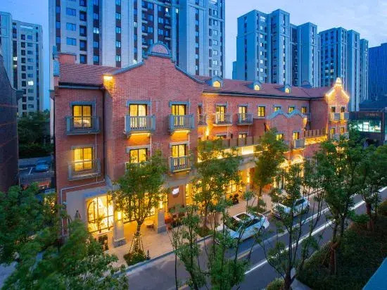 Shanghai July Light Luxury Hotel
