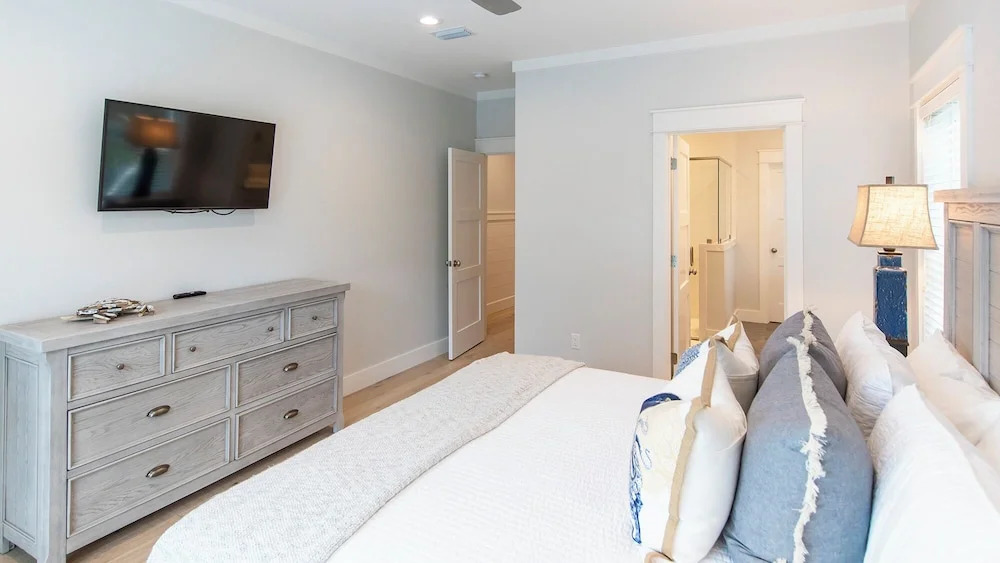 Seagrove - Sleeps 13 - Private Pool- Near Seaside