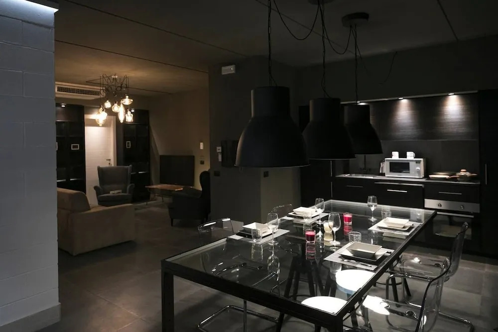 Altido Black Apartment