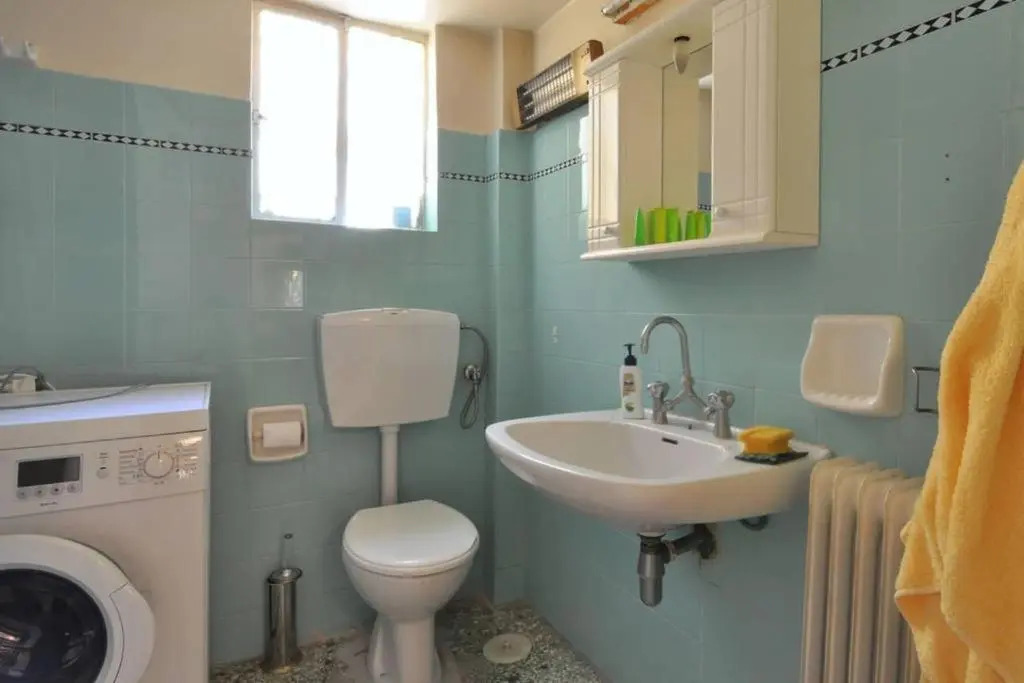 Entire House with garage, yard at Amfiali close to Piraeus Port