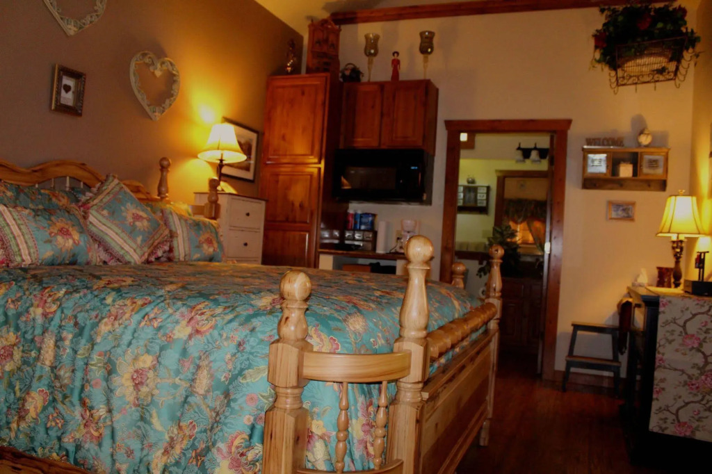 All Seasons Treehouse Village