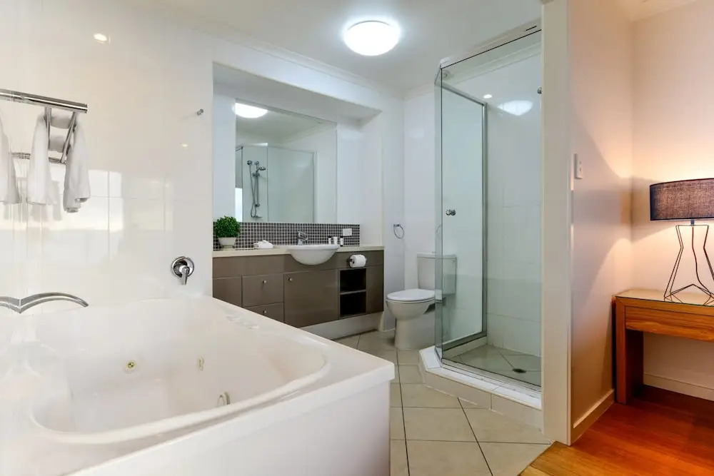 Shoreline 31 Renovated Upmarket 2 Bedrooms Ocean View Near Marina With Golf Buggy