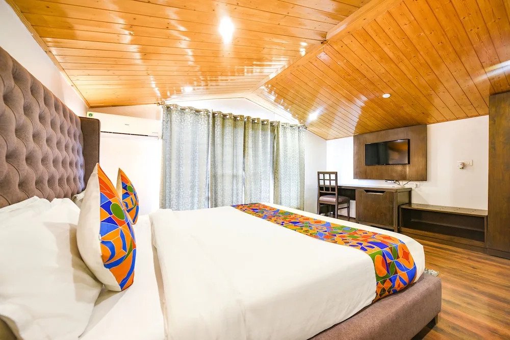 Fabhotel The Weekend Vibes