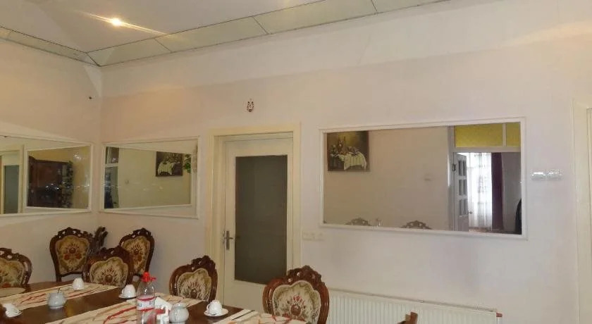 Sia Rebir D, Hotel Rebir