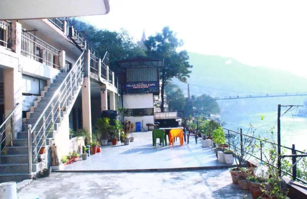 Karwaan by the Ganges