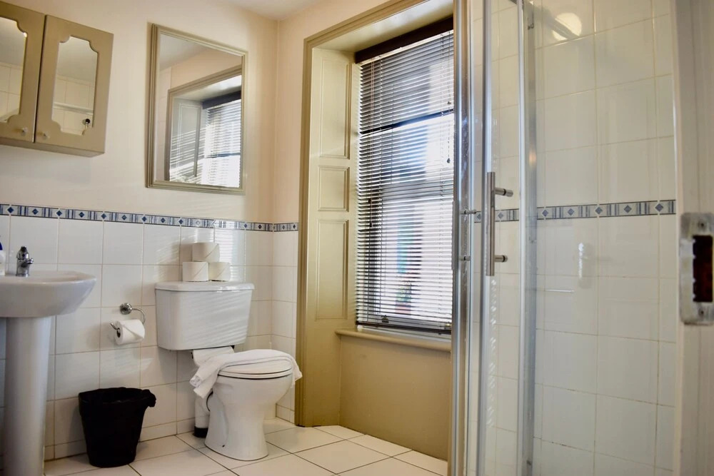 Modern 2 Bedroom Flat Above Family Run Pub