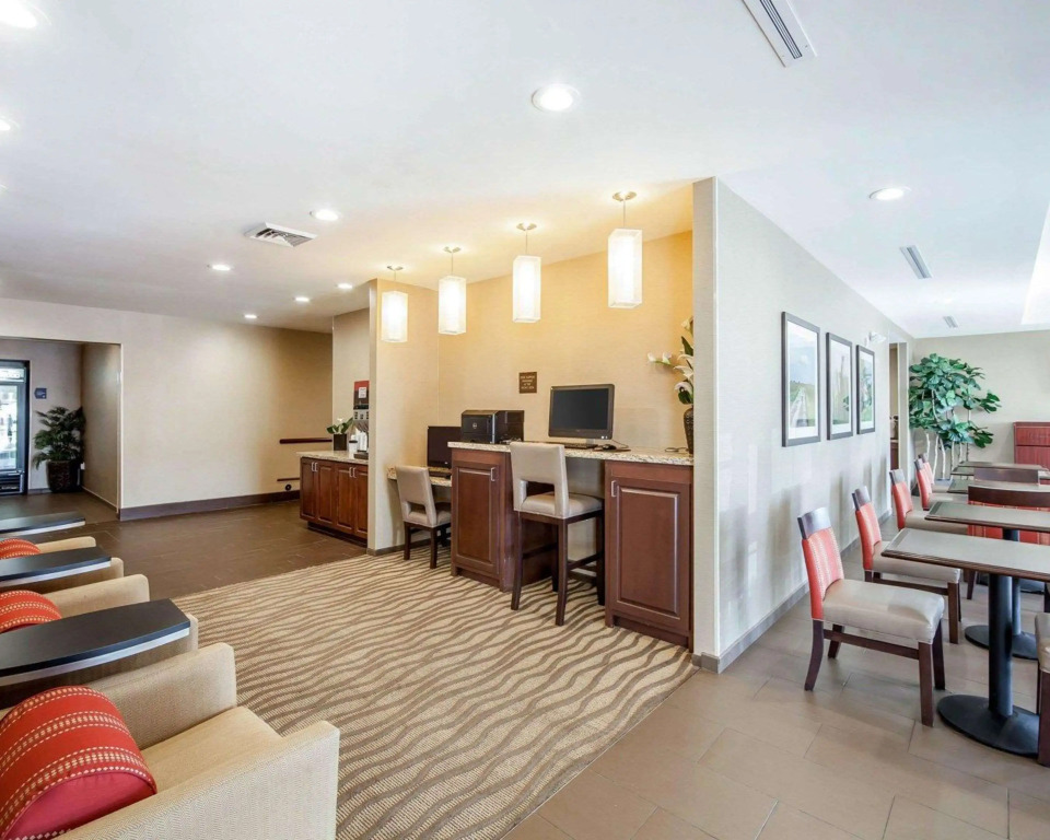 Comfort Suites Marietta-Parkersburg