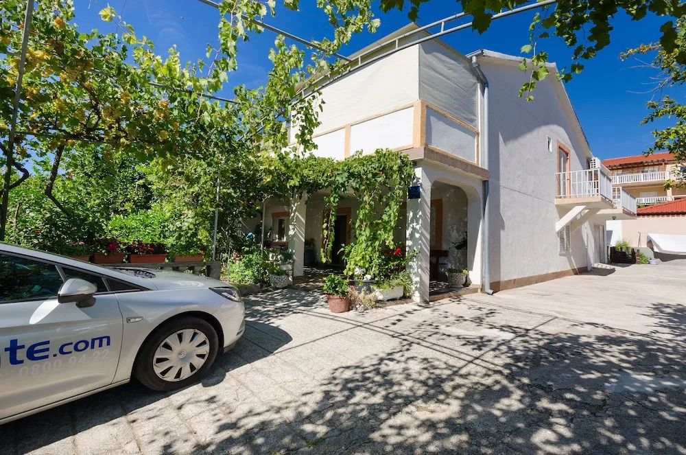 Apartments Elvira